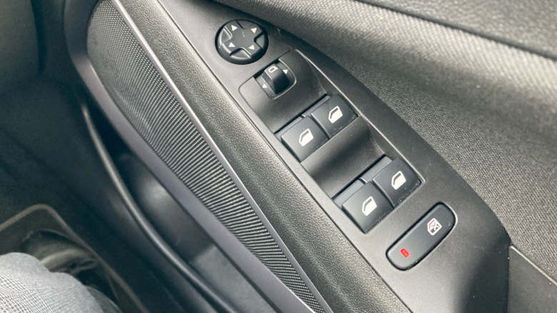 Vauxhall Crossland 1.2 Turbo Design 5dr Petrol Hatchback